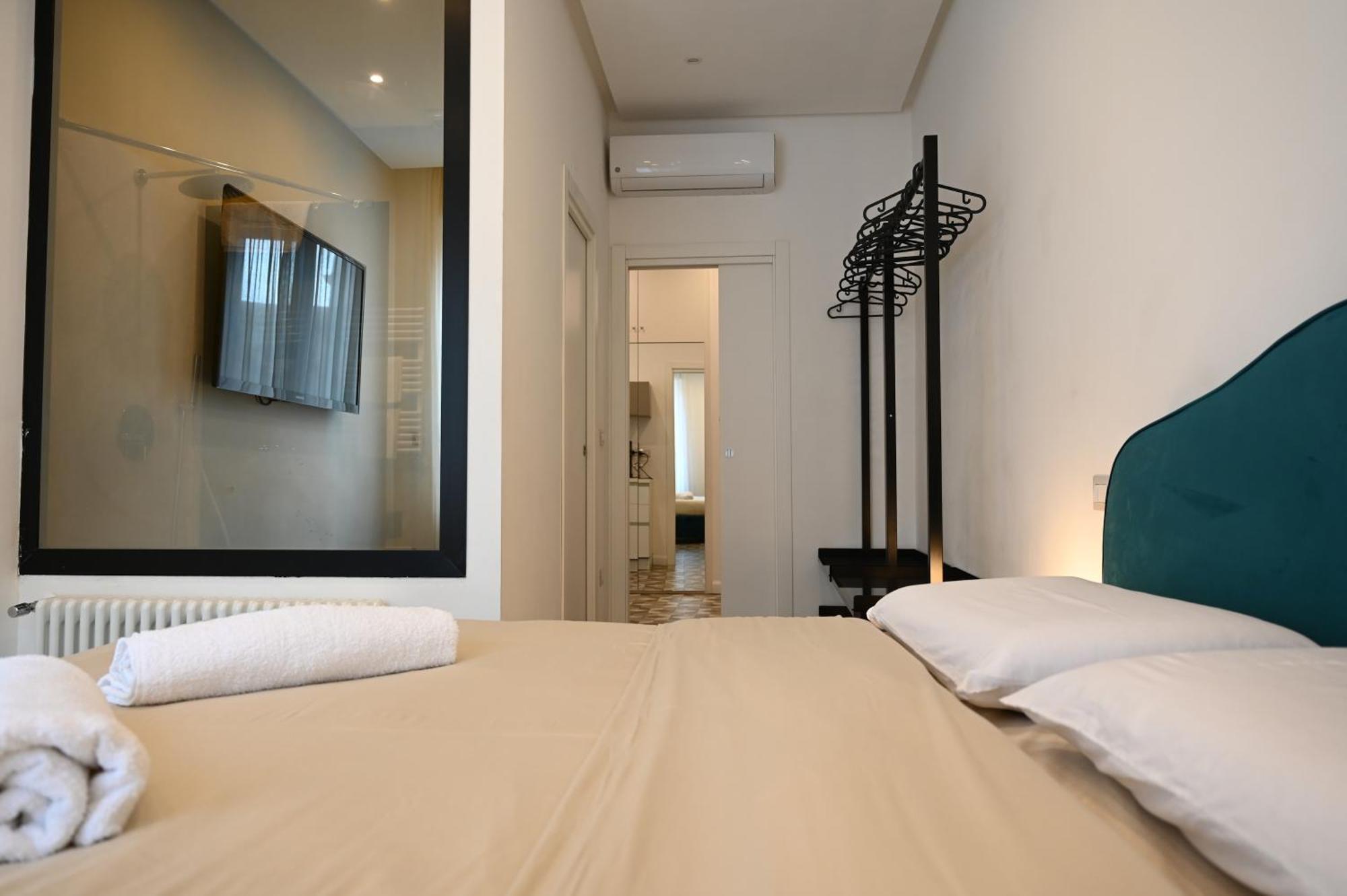 Qhouse * Naples
