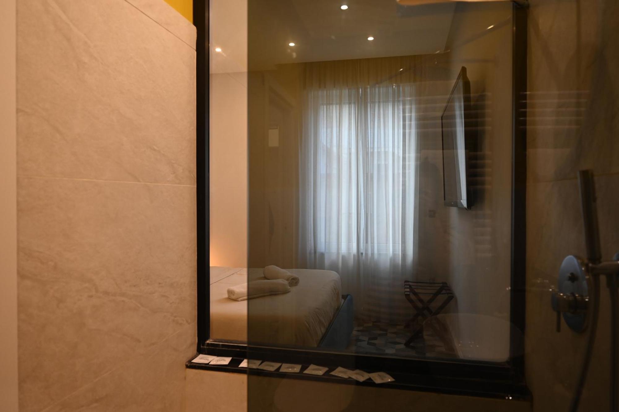 Qhouse * Naples