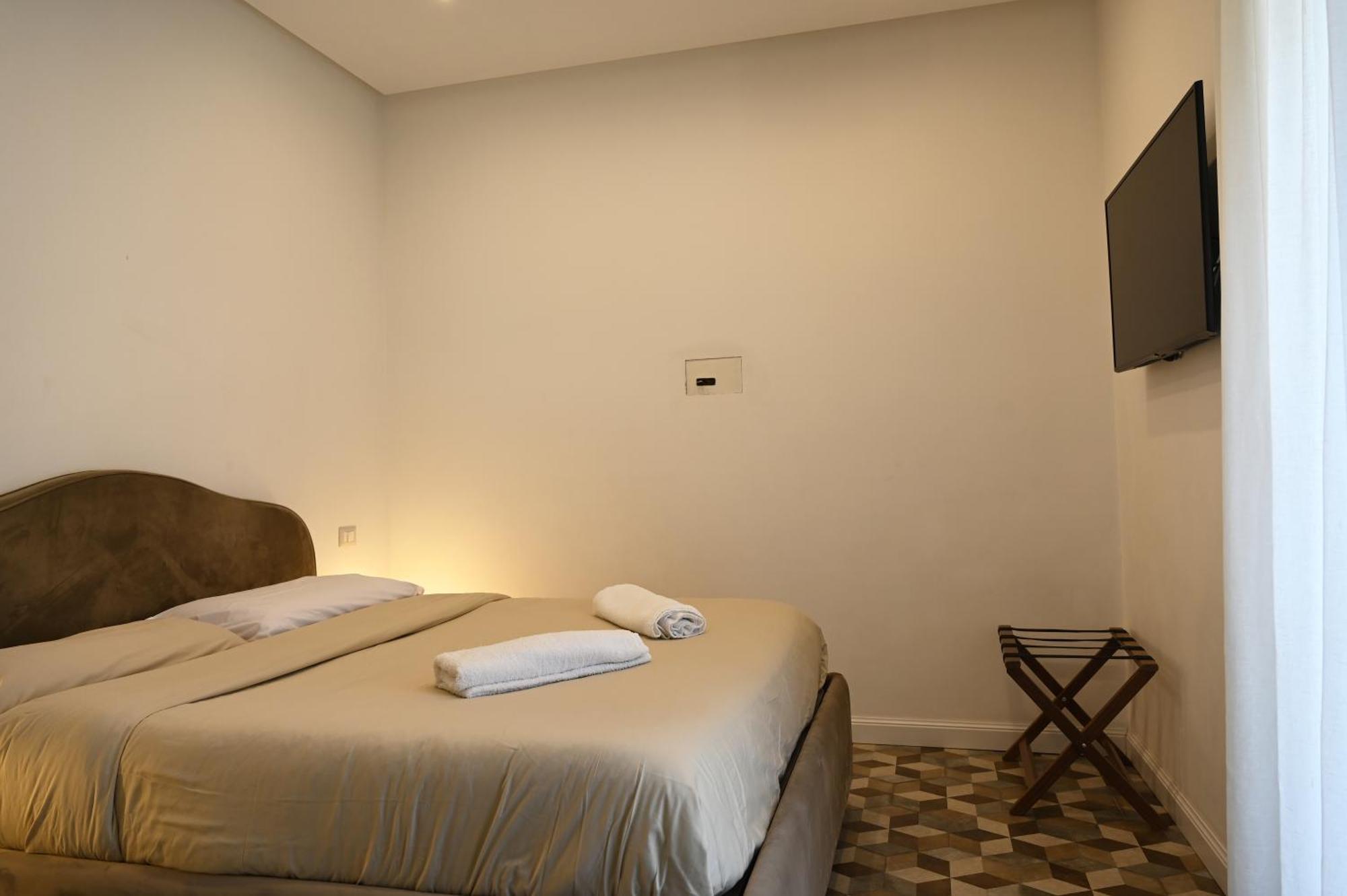 Qhouse * Naples