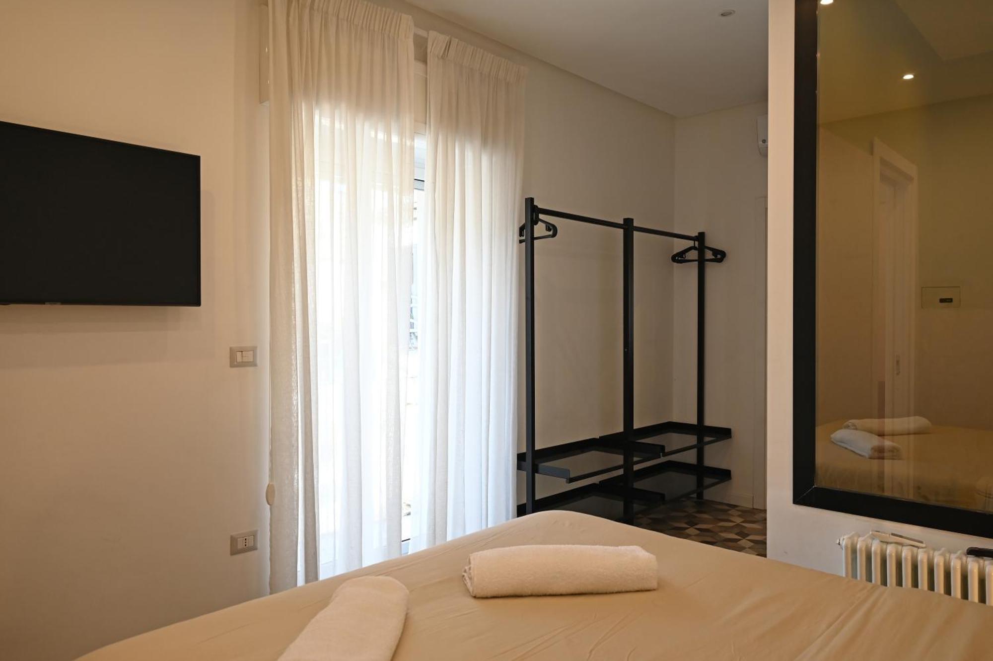 Qhouse * Naples