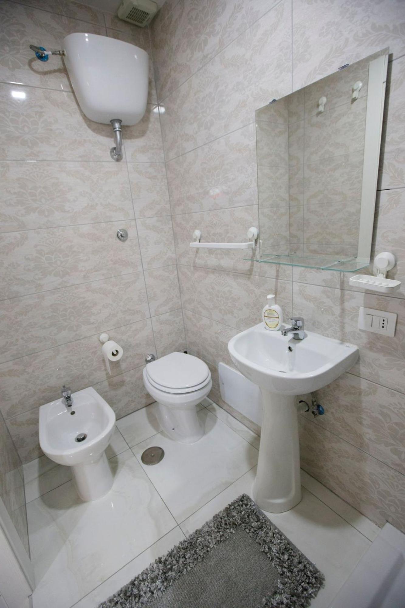 Apartment Metro Stazione-duomo 500m -appartamento Centrale Ed Elegante Naples
