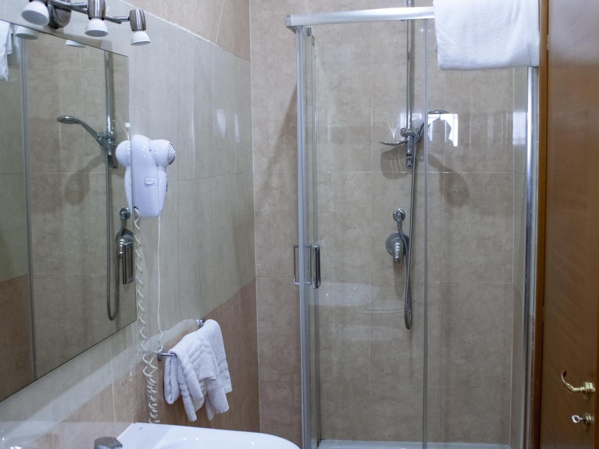 Hotel Serena 3*