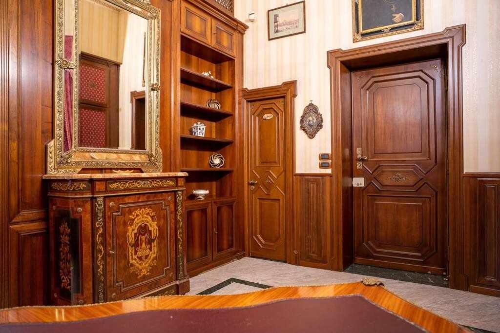 Royal Duomo Centro Storico 80 Mt Dal Duomo Apartment *