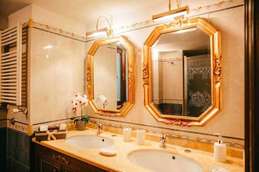 Apartment Royal Duomo Centro Storico 80 Mt Dal Duomo Naples