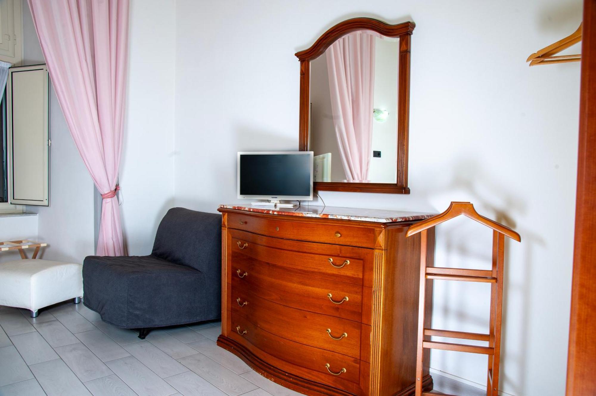 Palazzo Carafa Della Spina Apartment *