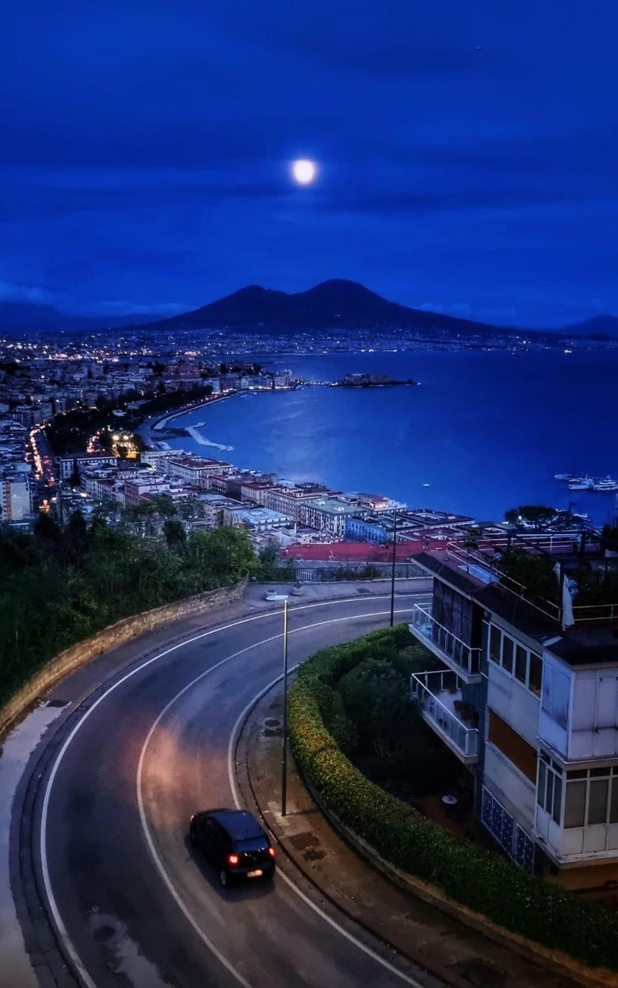 Un Posto Solare * Naples