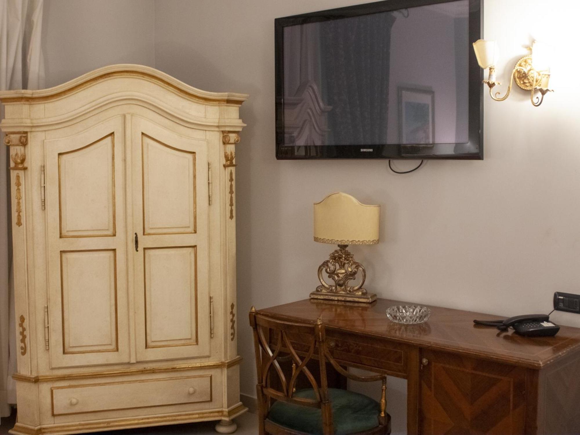 Hotel Serena 3*