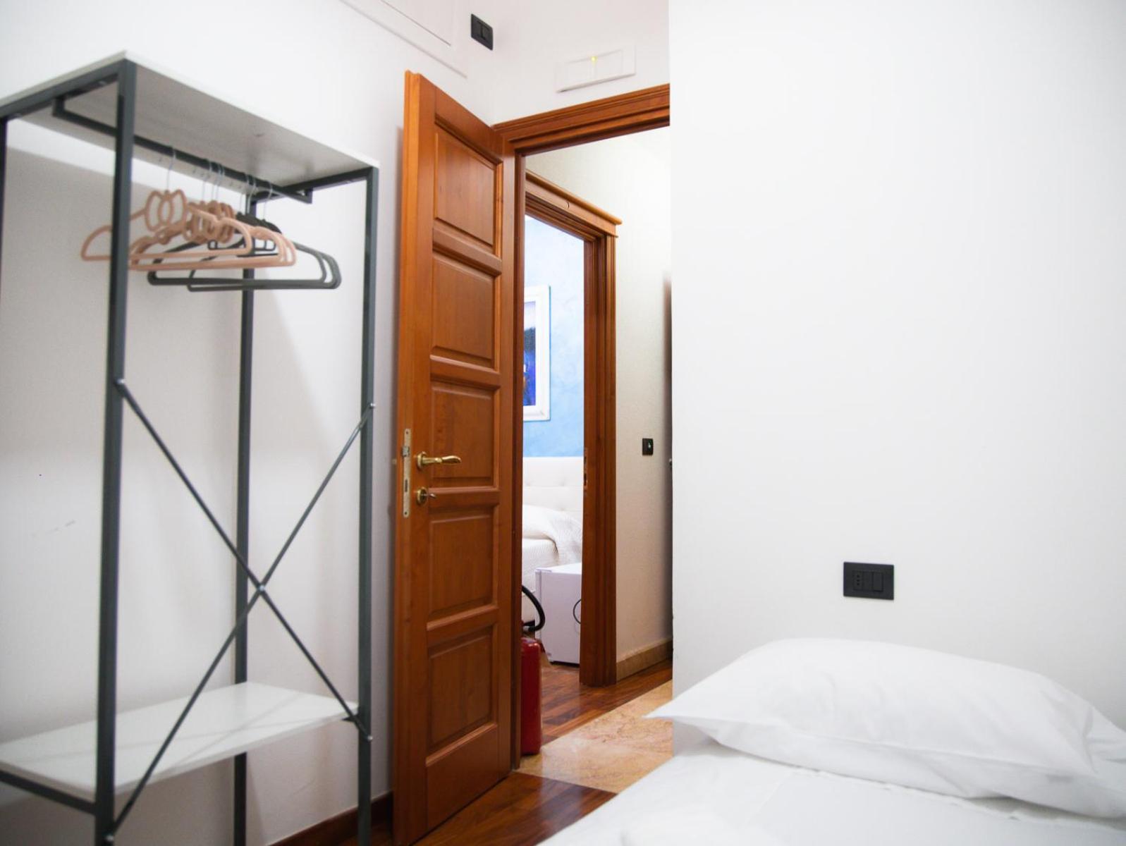 El Diez Guest house *
