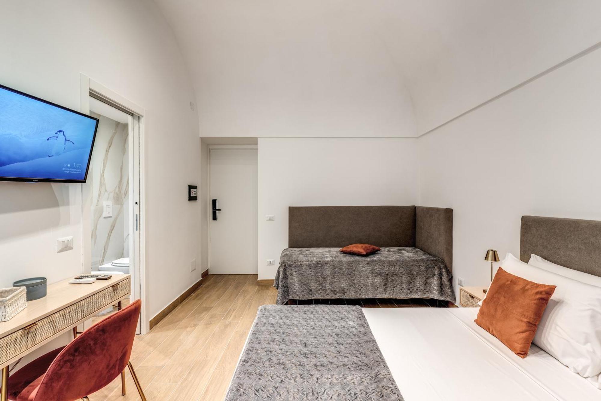Domus Partenopea Guest house *