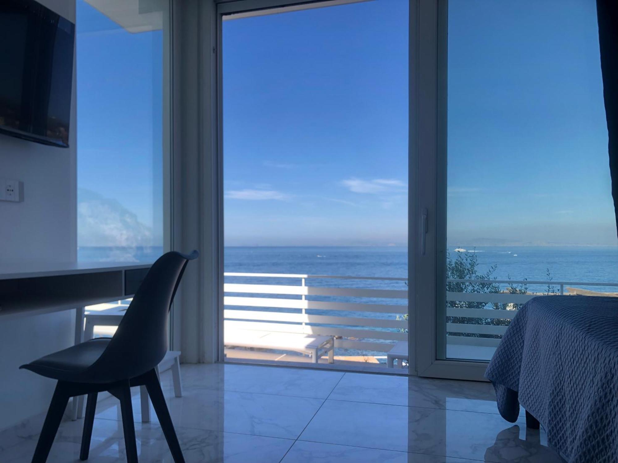 Blu Caprice Naples