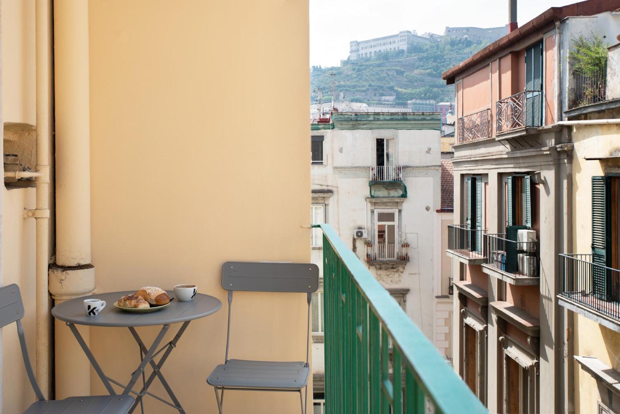 Monteleone ,12 *