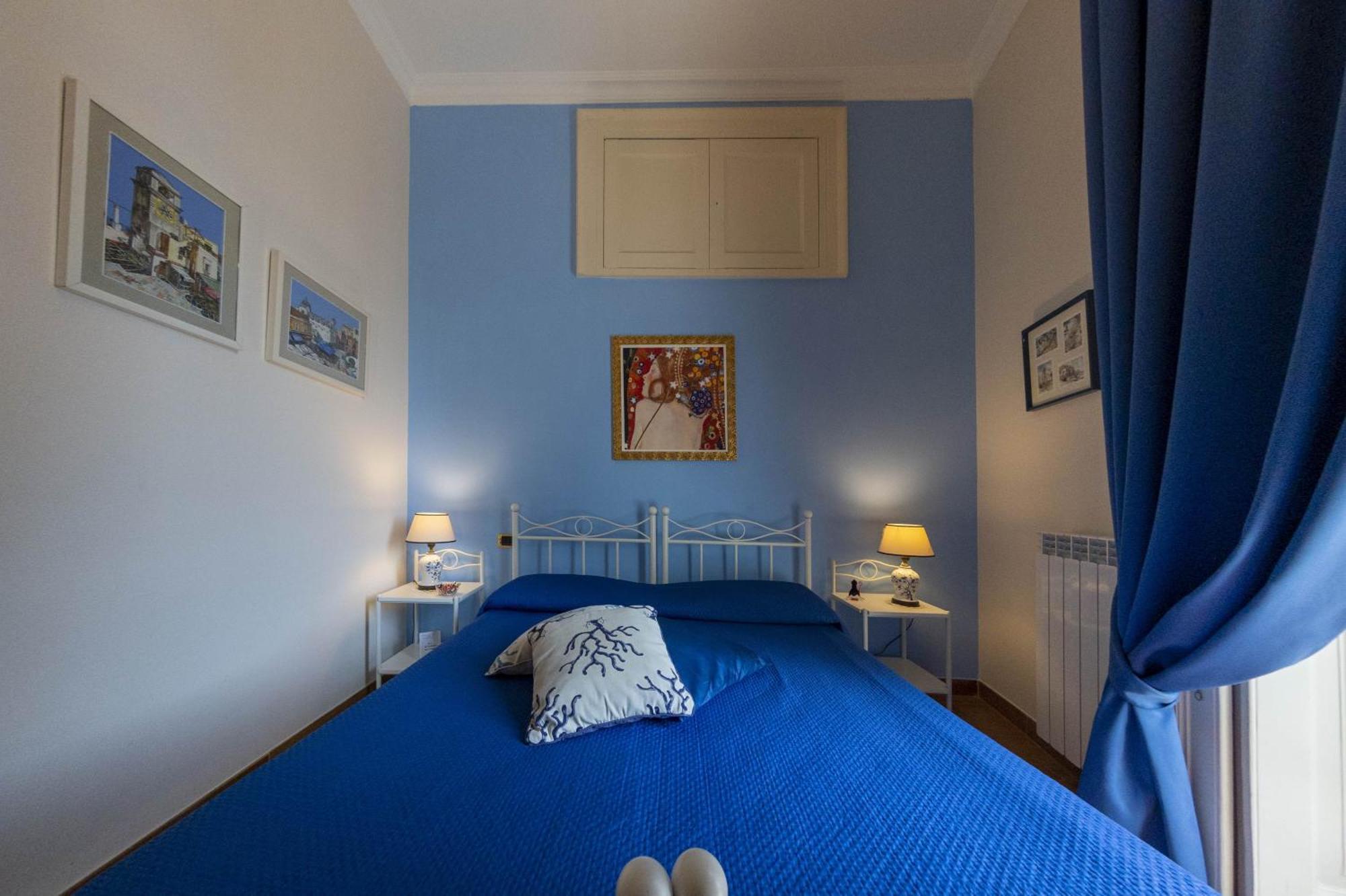 Residenza Via Dei Mille 5* Naples