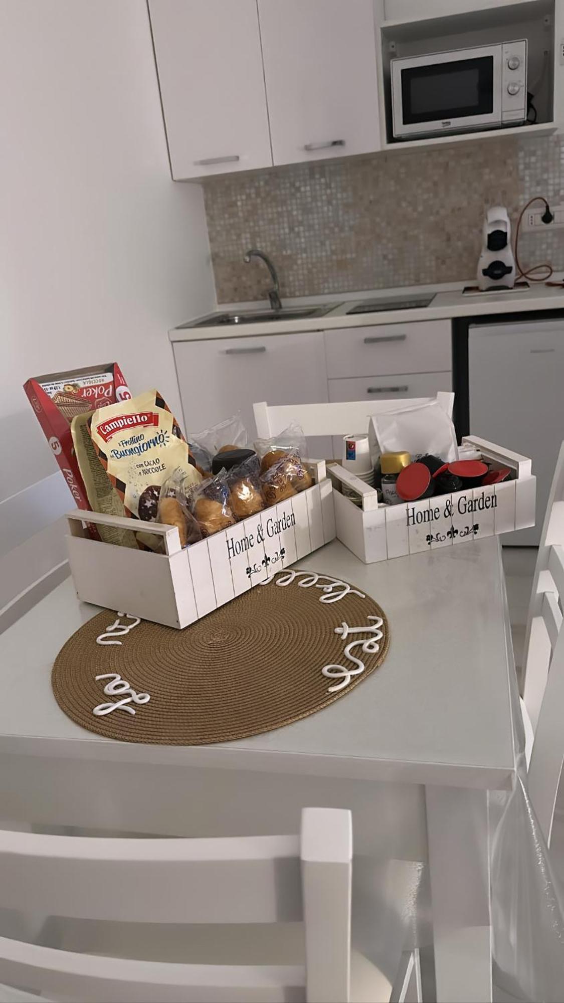 La Vie Est Belle Apartment