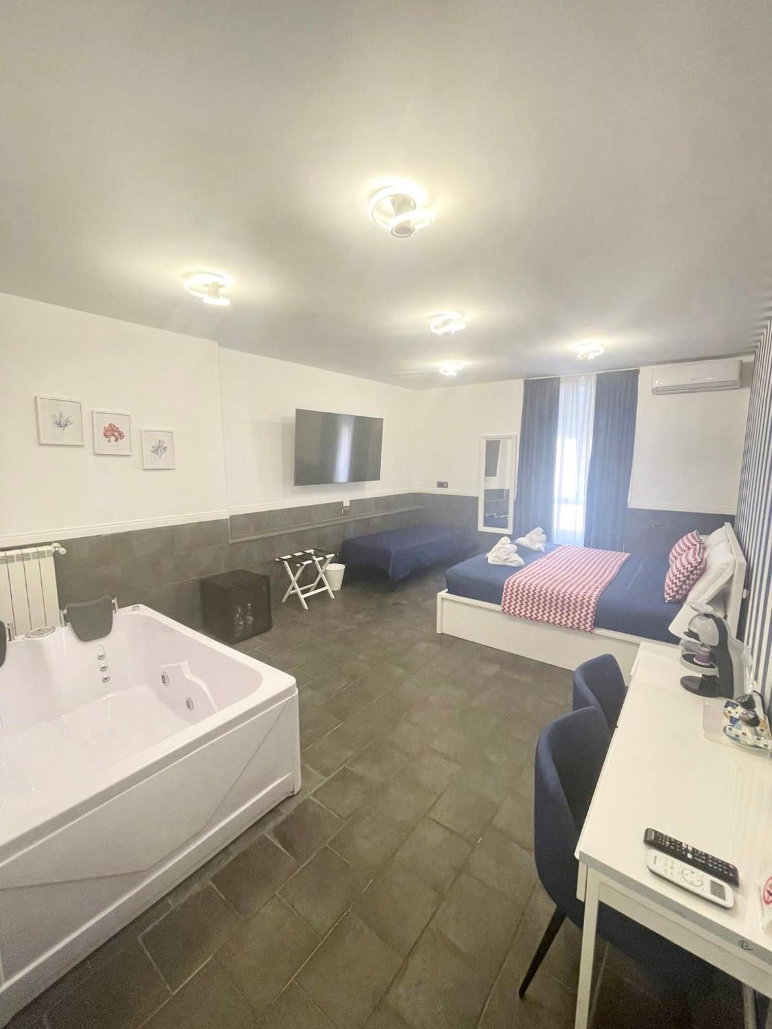 Yacht Club Angioino Guest house *