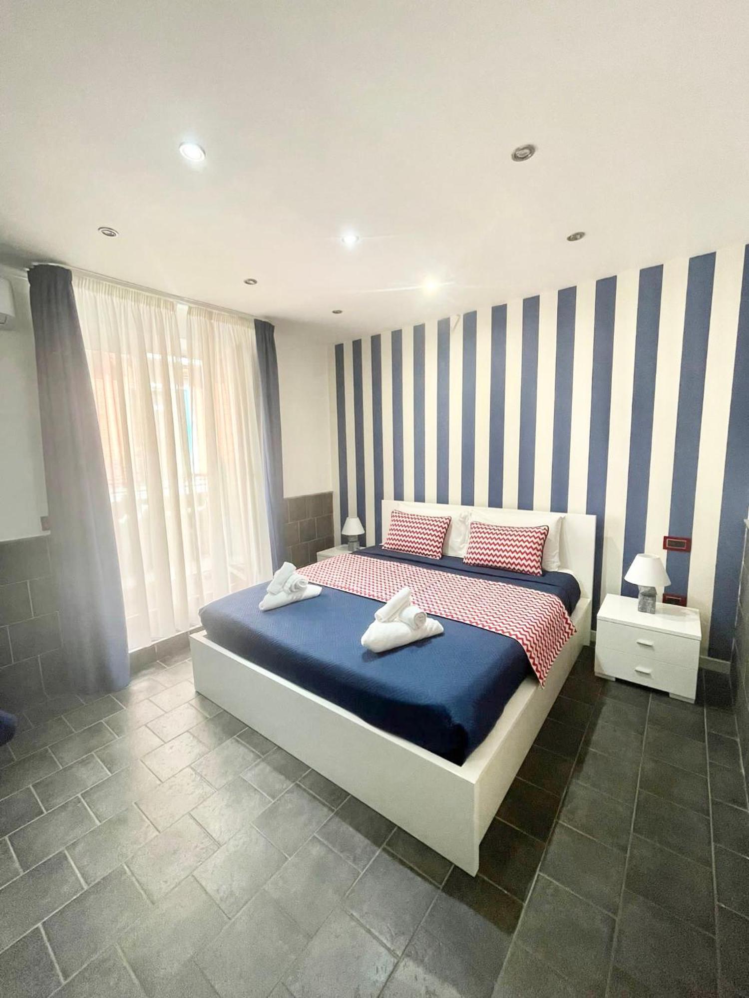Yacht Club Angioino Guest house