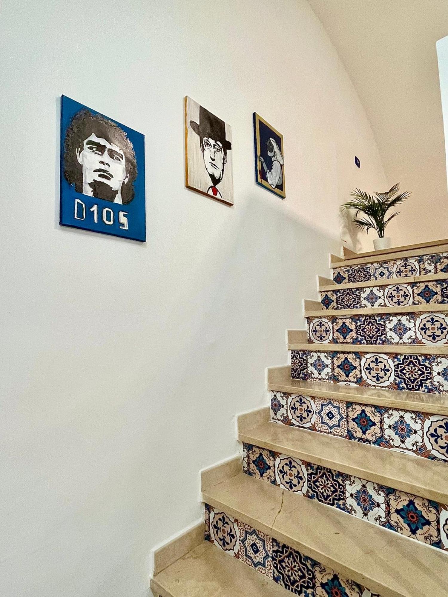 Oikos * Naples