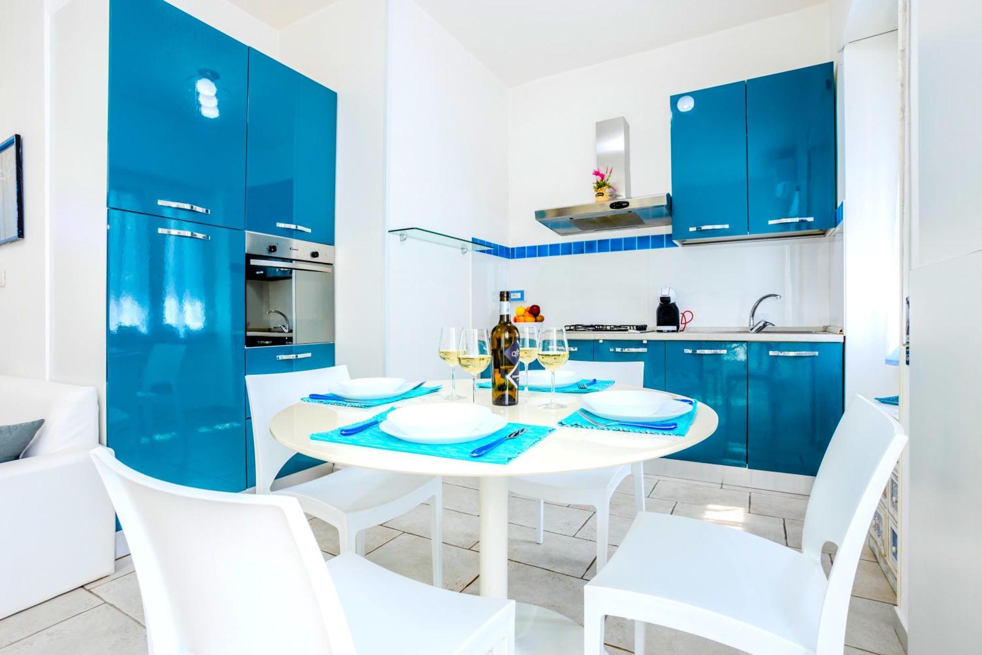 Apartment Hostly - Vittoria House - Near The Center With Private Parking