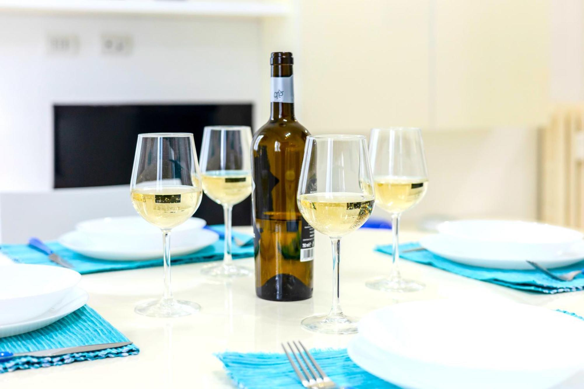 Hostly - Vittoria House - Near The Center With Private Parking * Naples