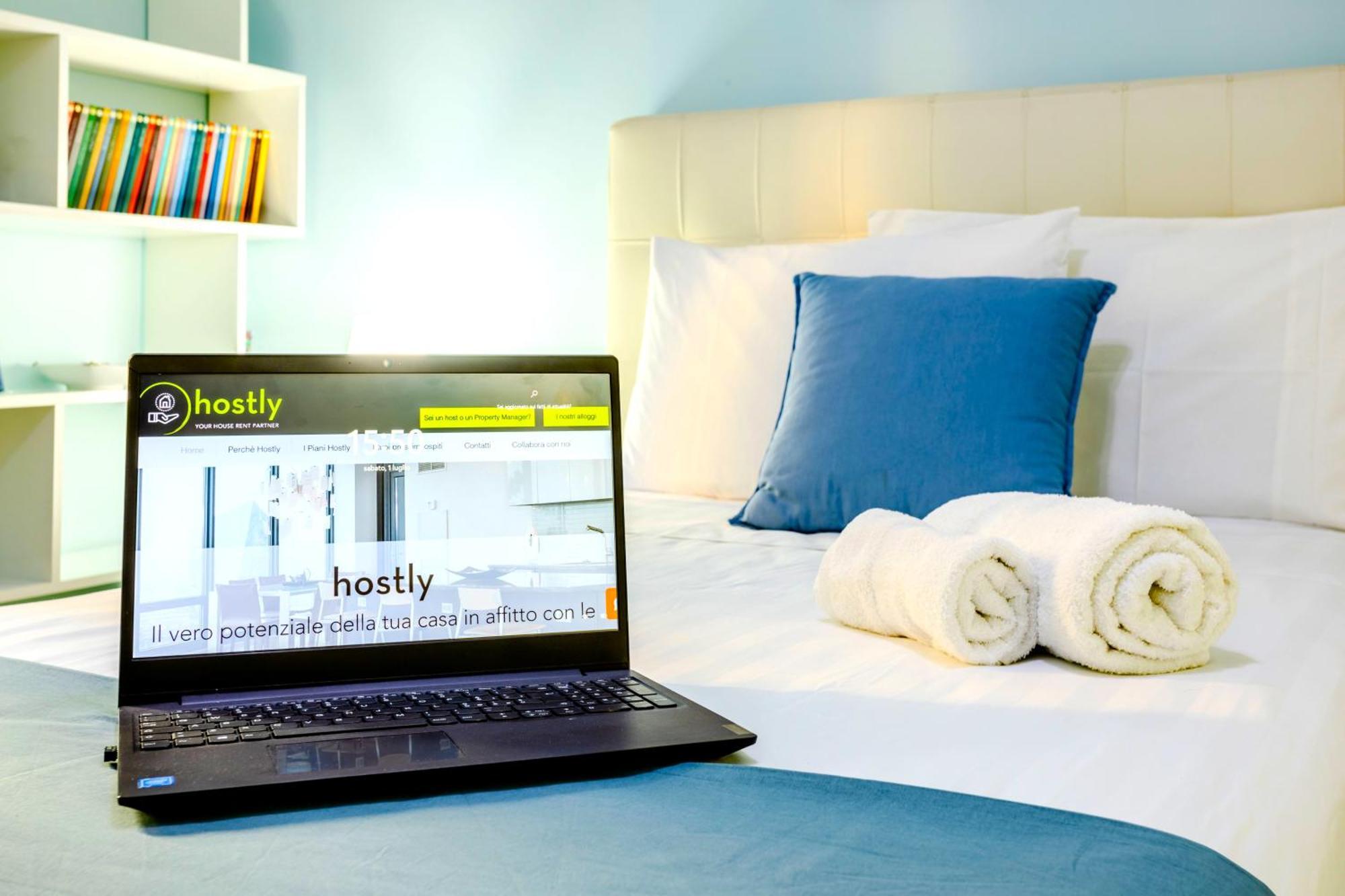 Hostly - Vittoria House - Near The Center With Private Parking Naples
