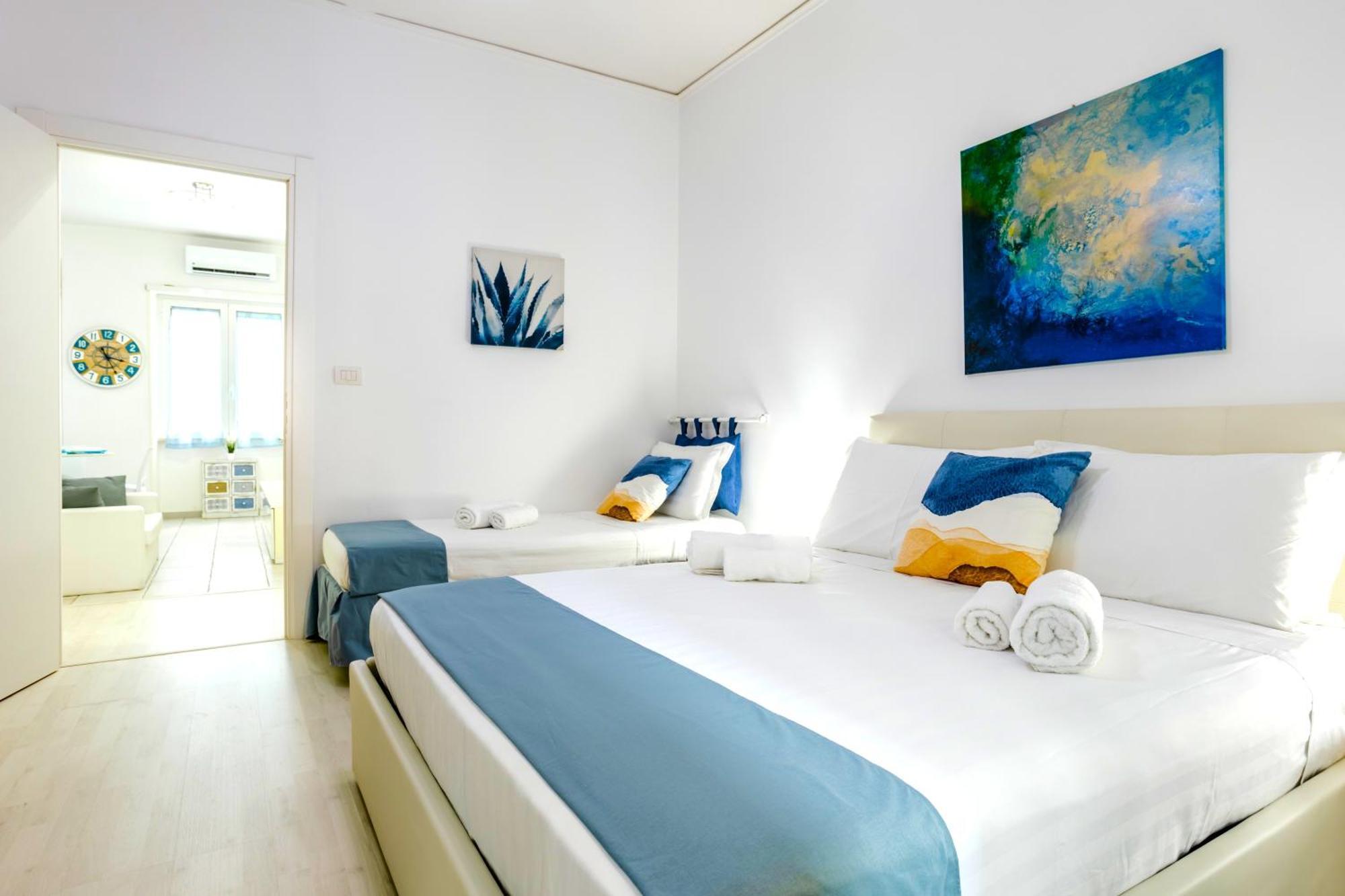 Hostly - Vittoria House - Near The Center With Private Parking *