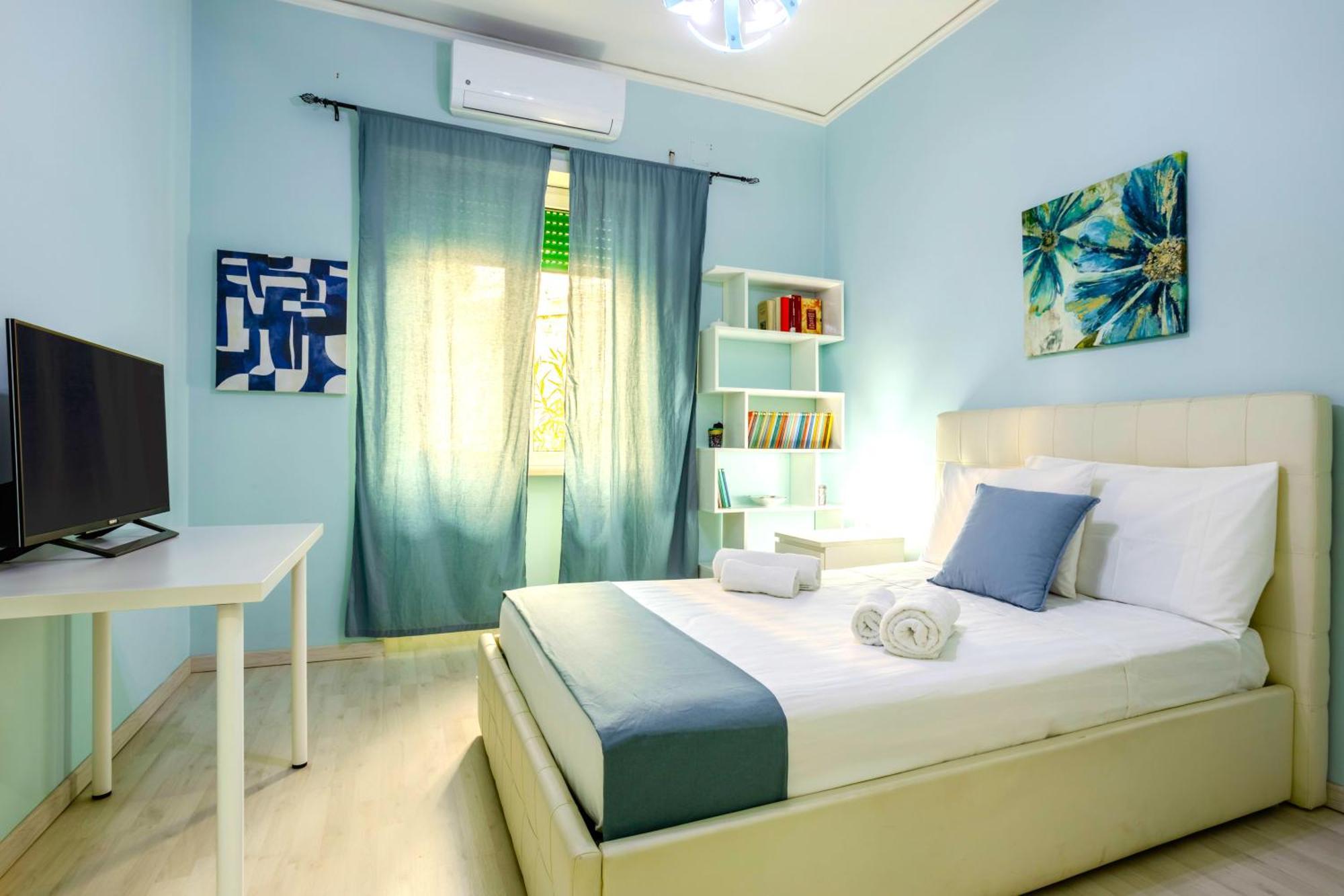 Apartment Hostly - Vittoria House - Near The Center With Private Parking Naples
