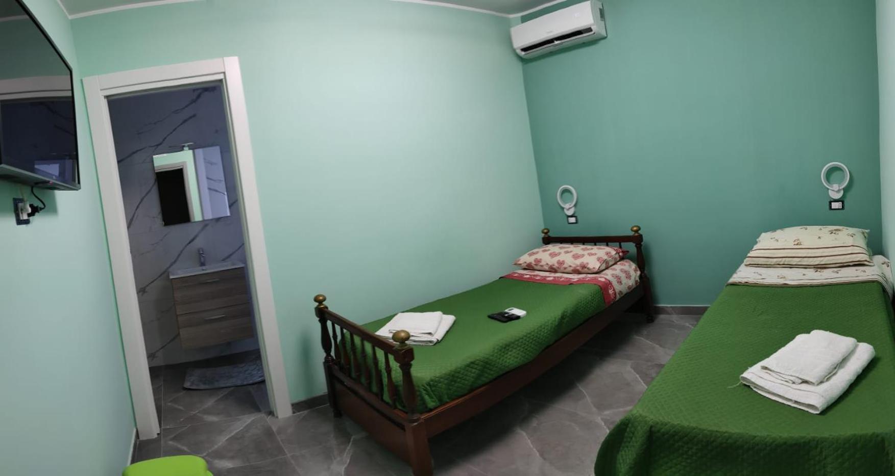 Bed & Breakfast S *
