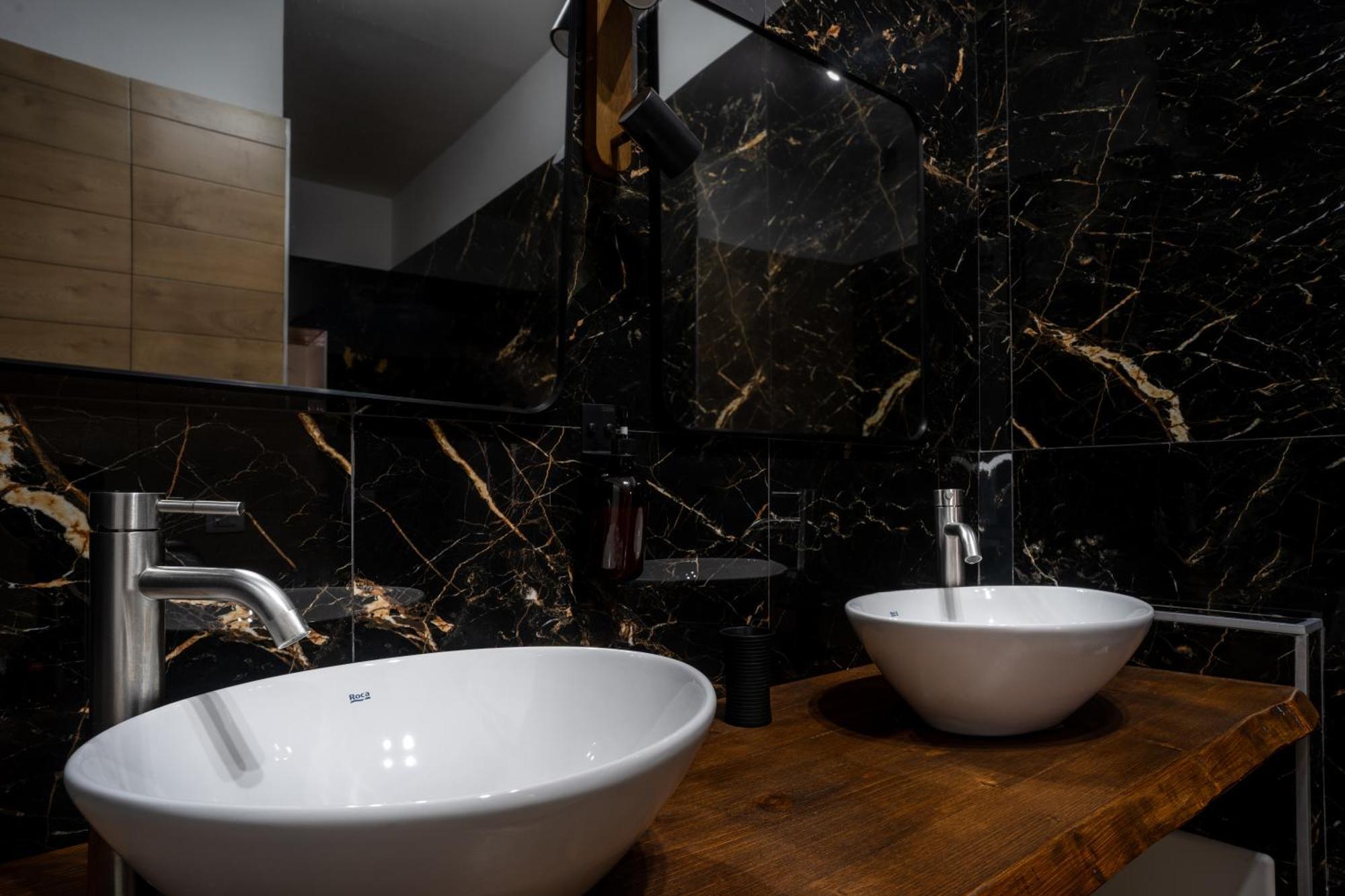 La Bella Luxury And Travel Solution Guest house *