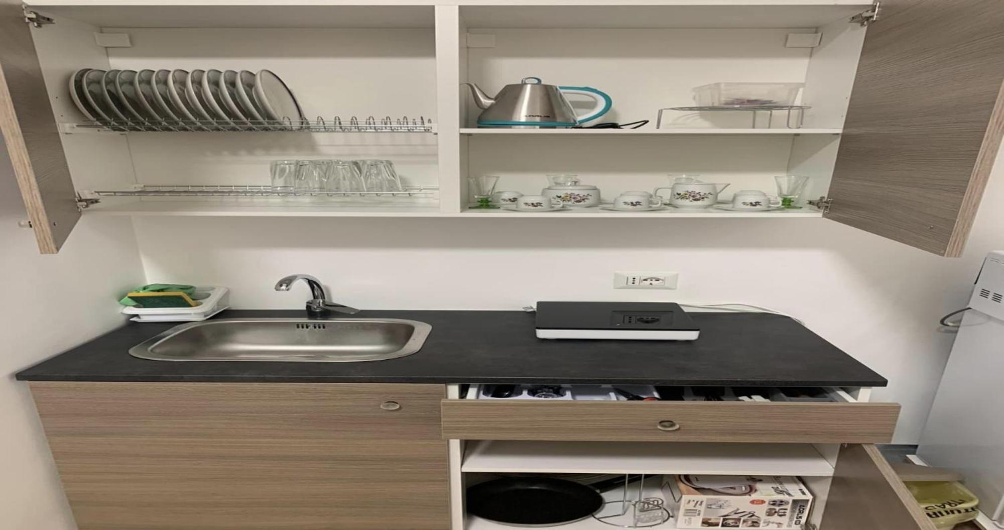 Miris Fast And Comfortable With Self Check In 8 Minutes Walk Near Airport Naples