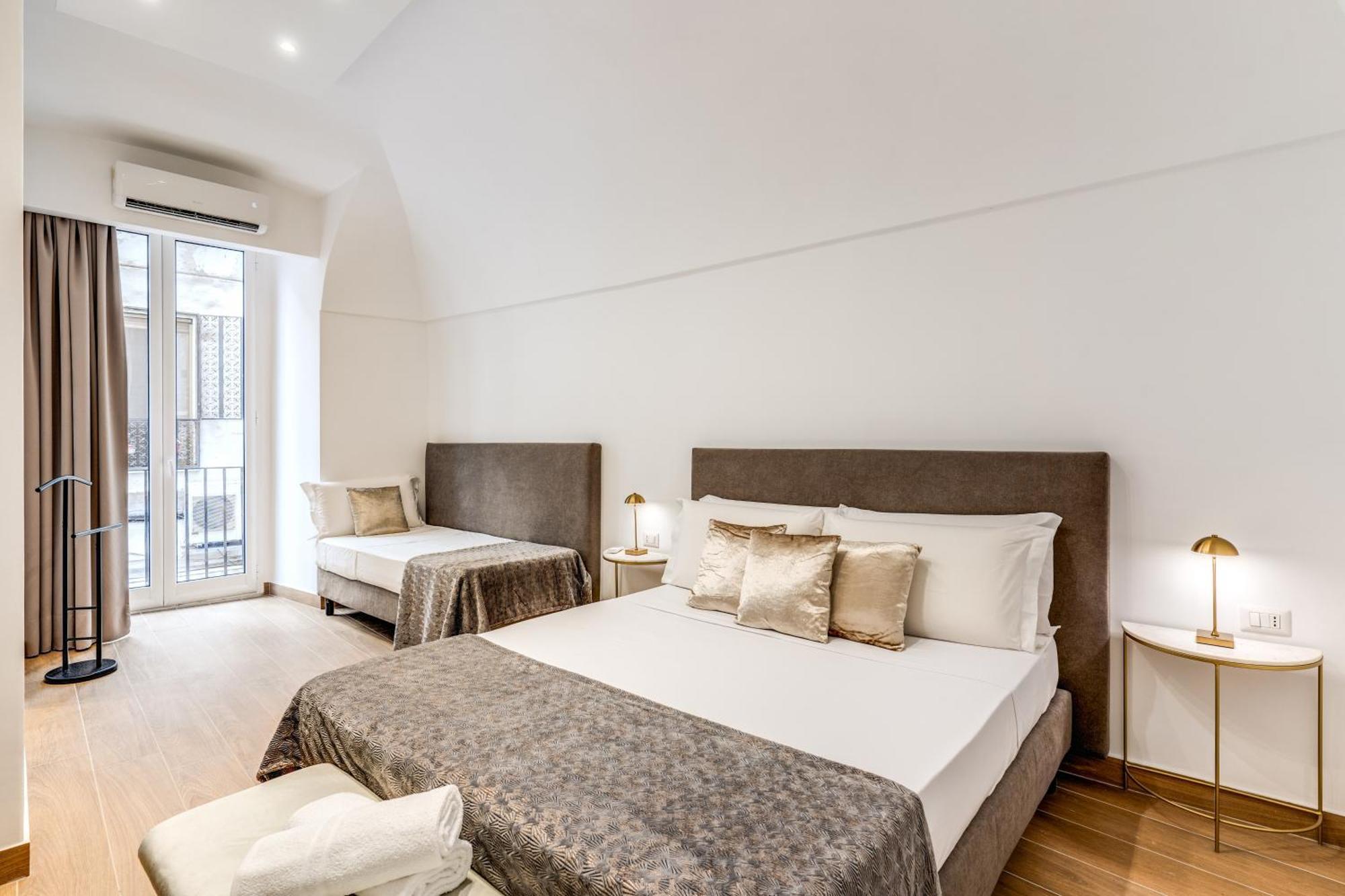 Domus Partenopea Guest house Naples