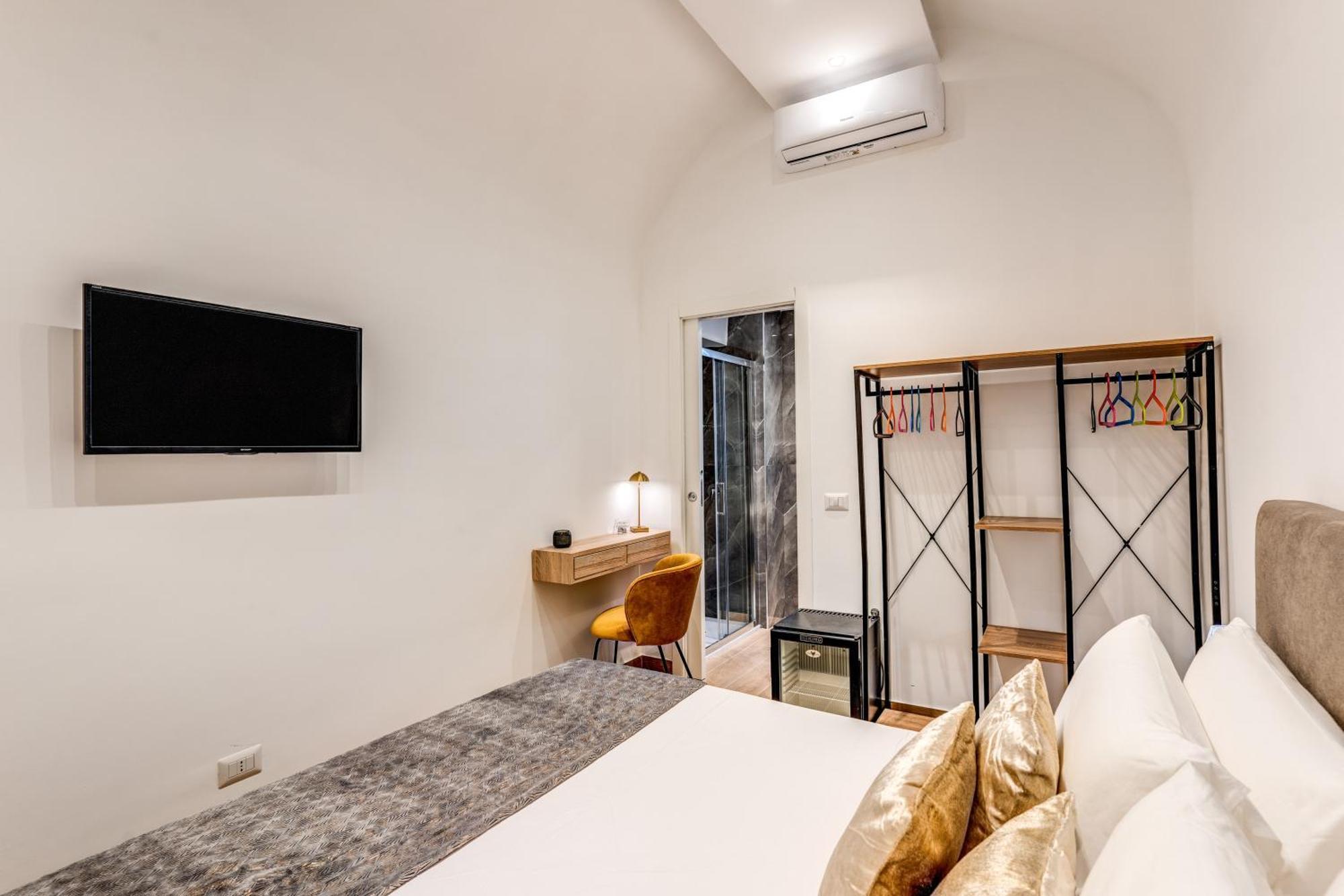 Domus Partenopea Guest house *