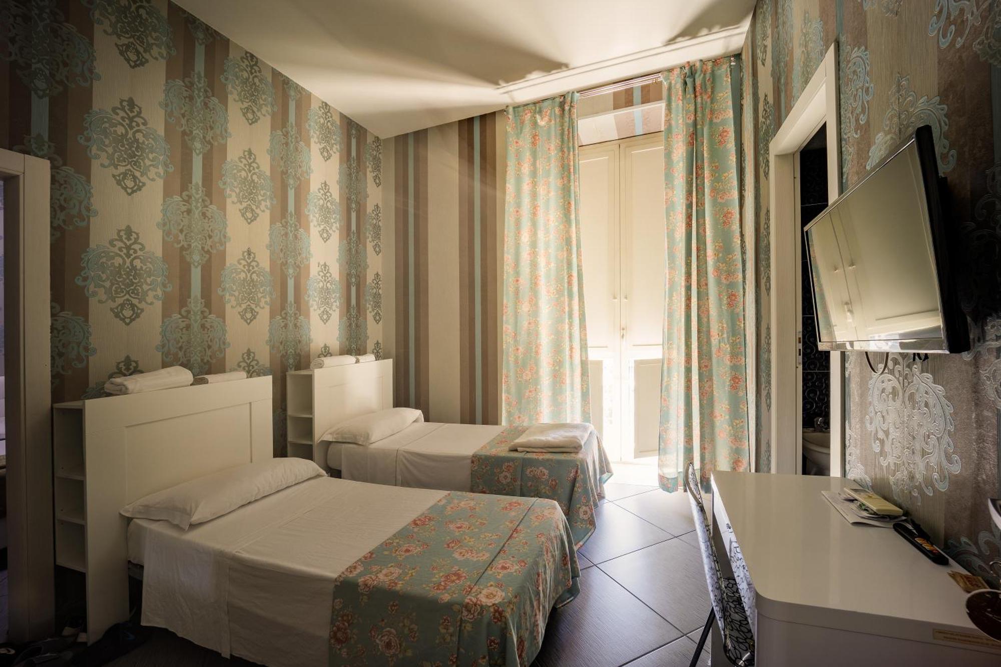 New Sayonara Hotel Naples