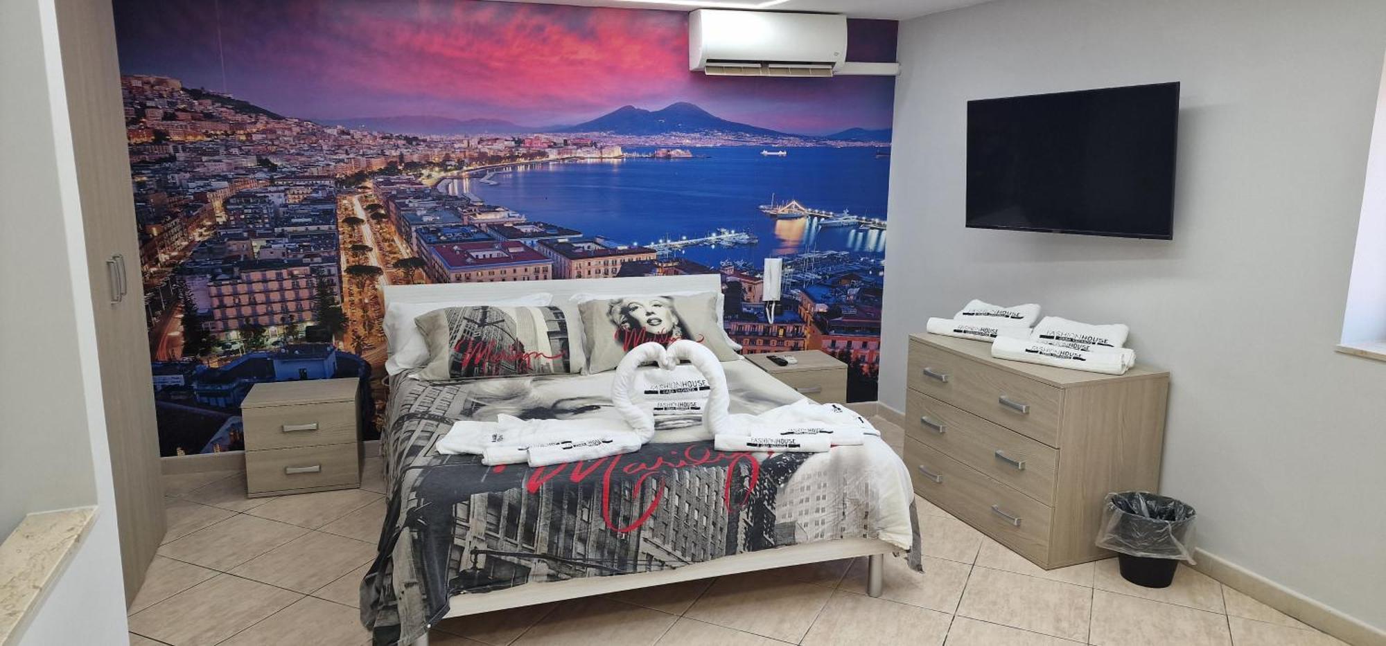 Fashion House * Naples