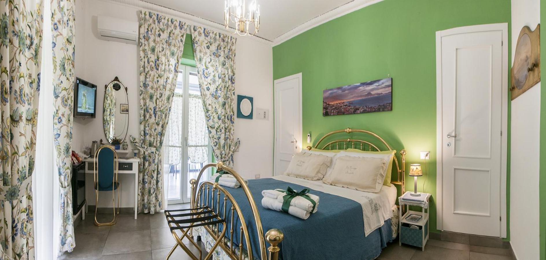 La Terrazza Ai Miracoli Bed & Breakfast Naples