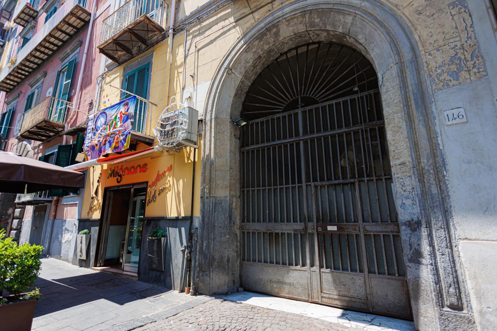 Peca's Naples