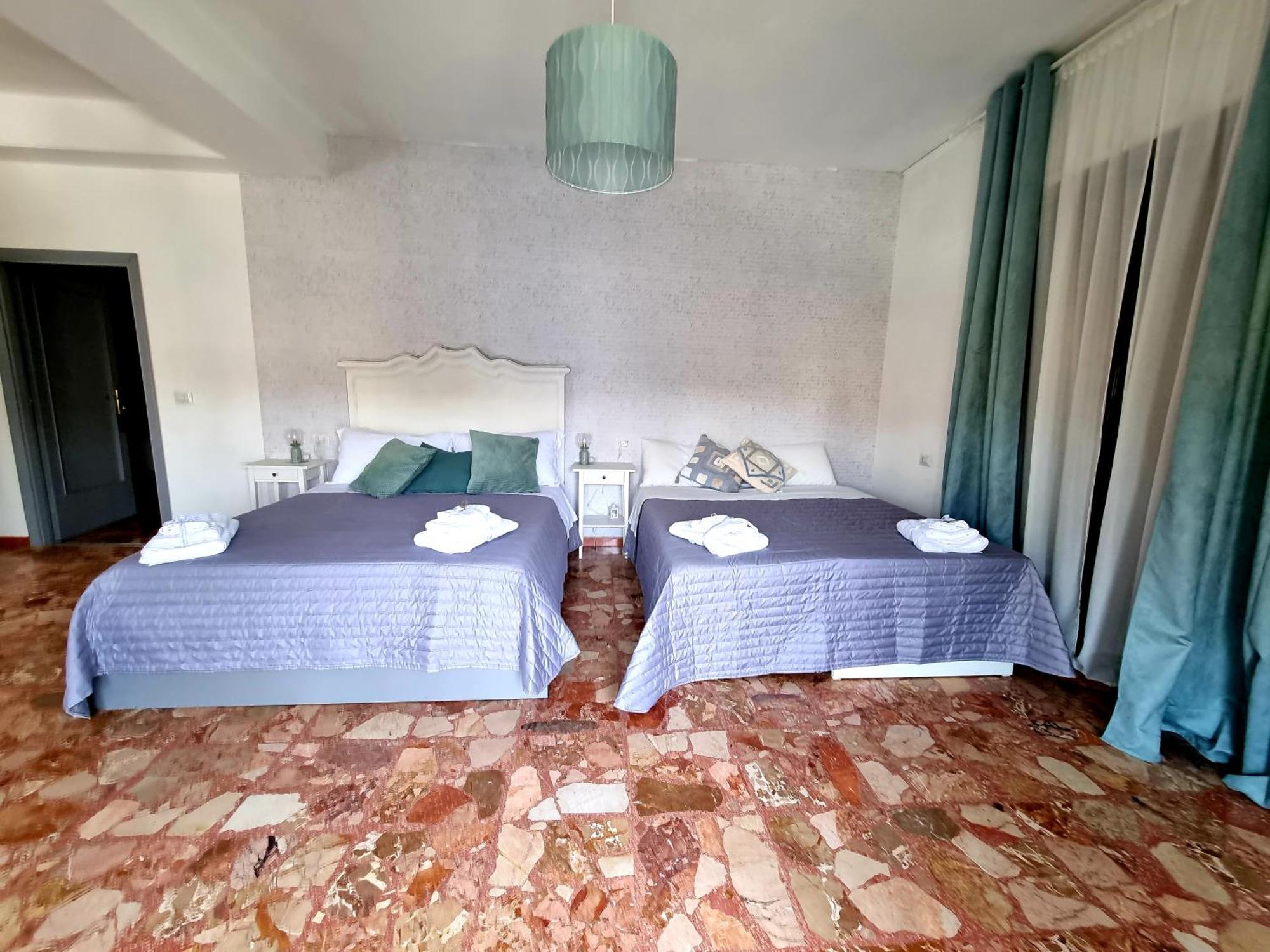 Bed & Breakfast Happy In *