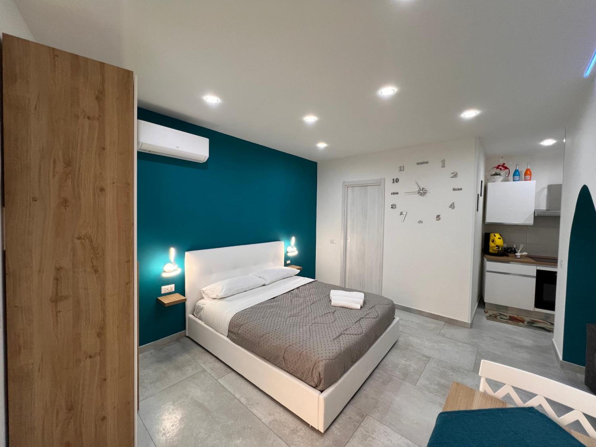 Apartment Number 8 Naples