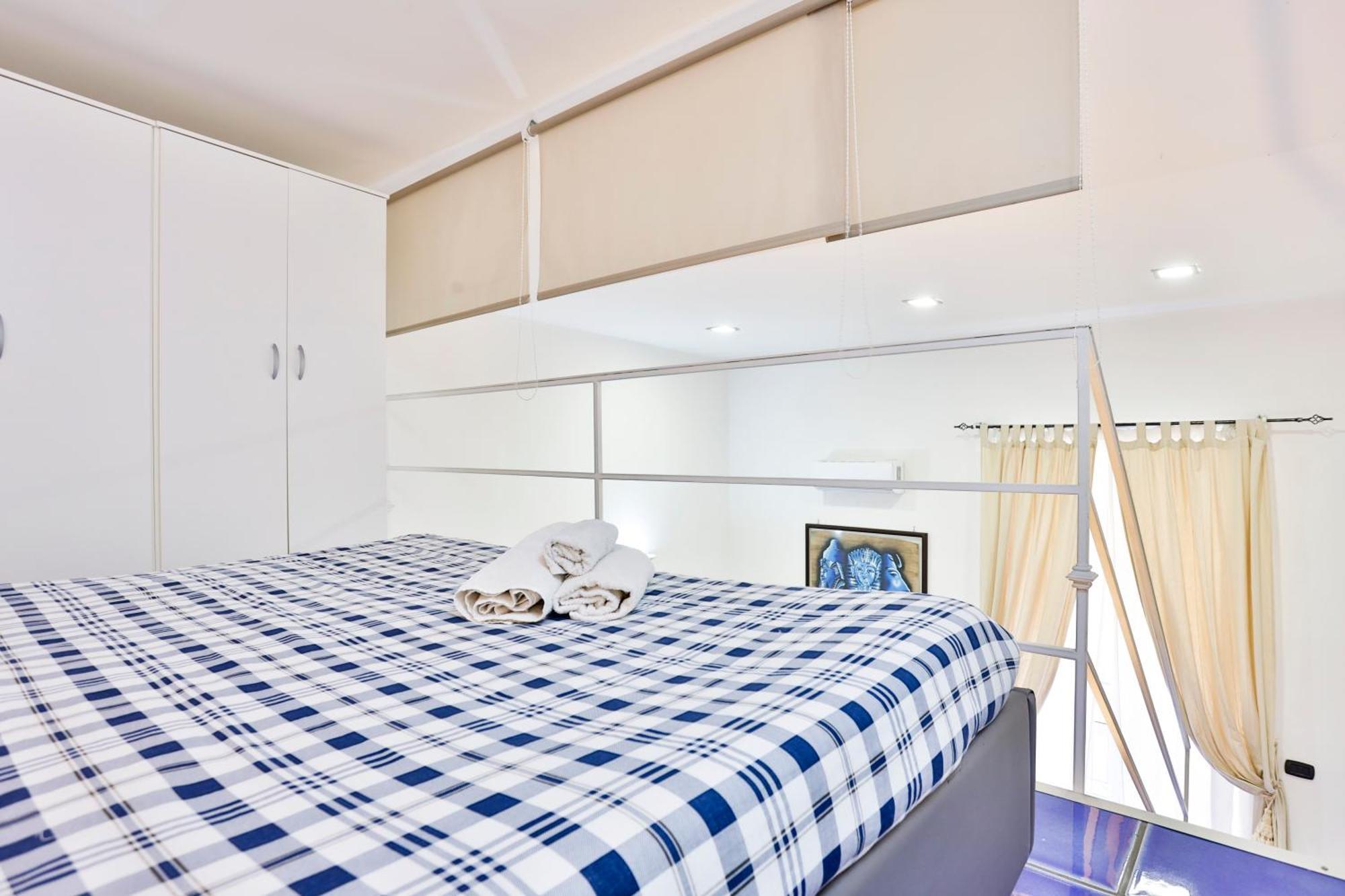My House Carlo Iii Square Apartment