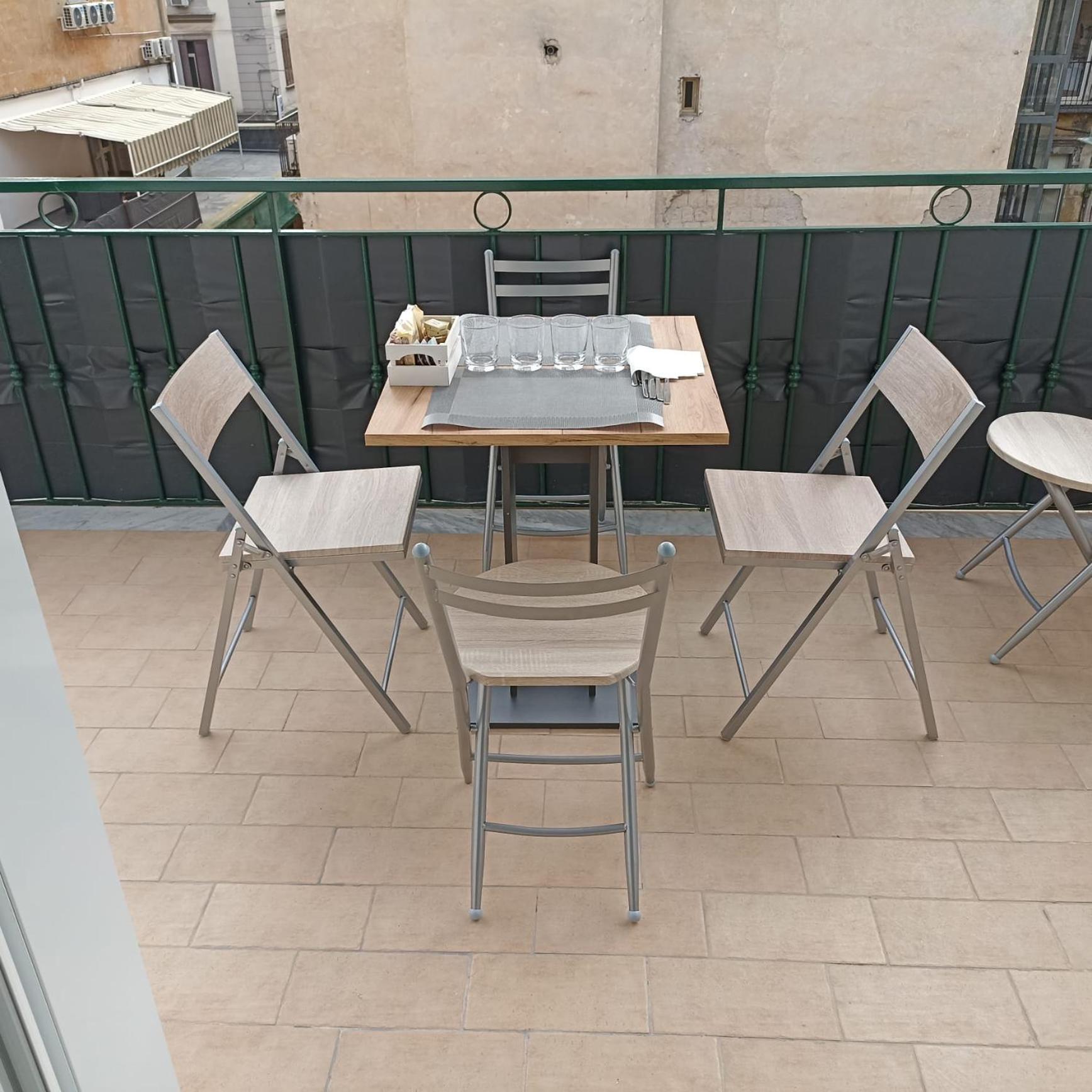 Solymar Naples