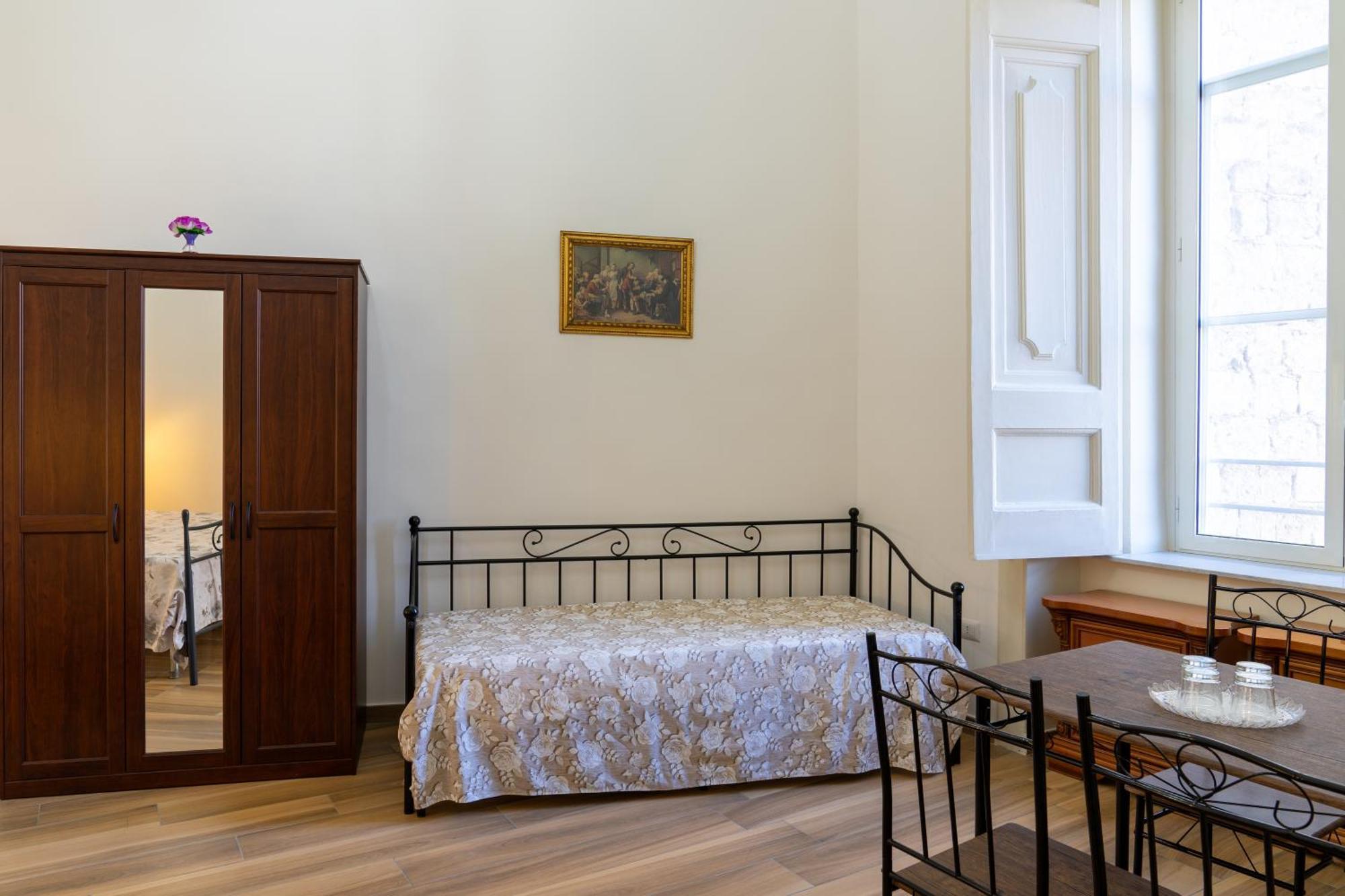Bed & Breakfast Palazzo Sersale Naples