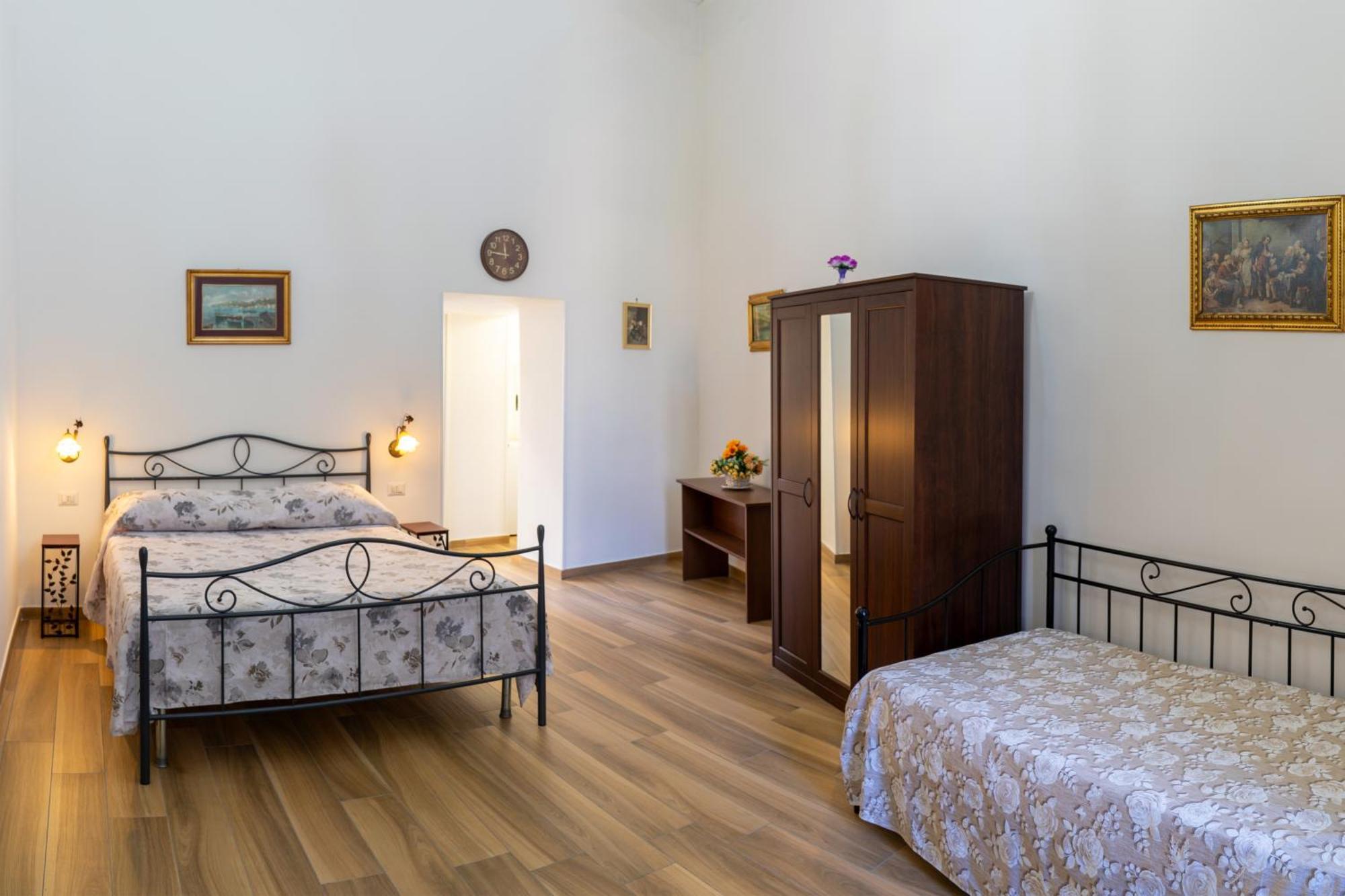 Palazzo Sersale Bed & Breakfast Naples