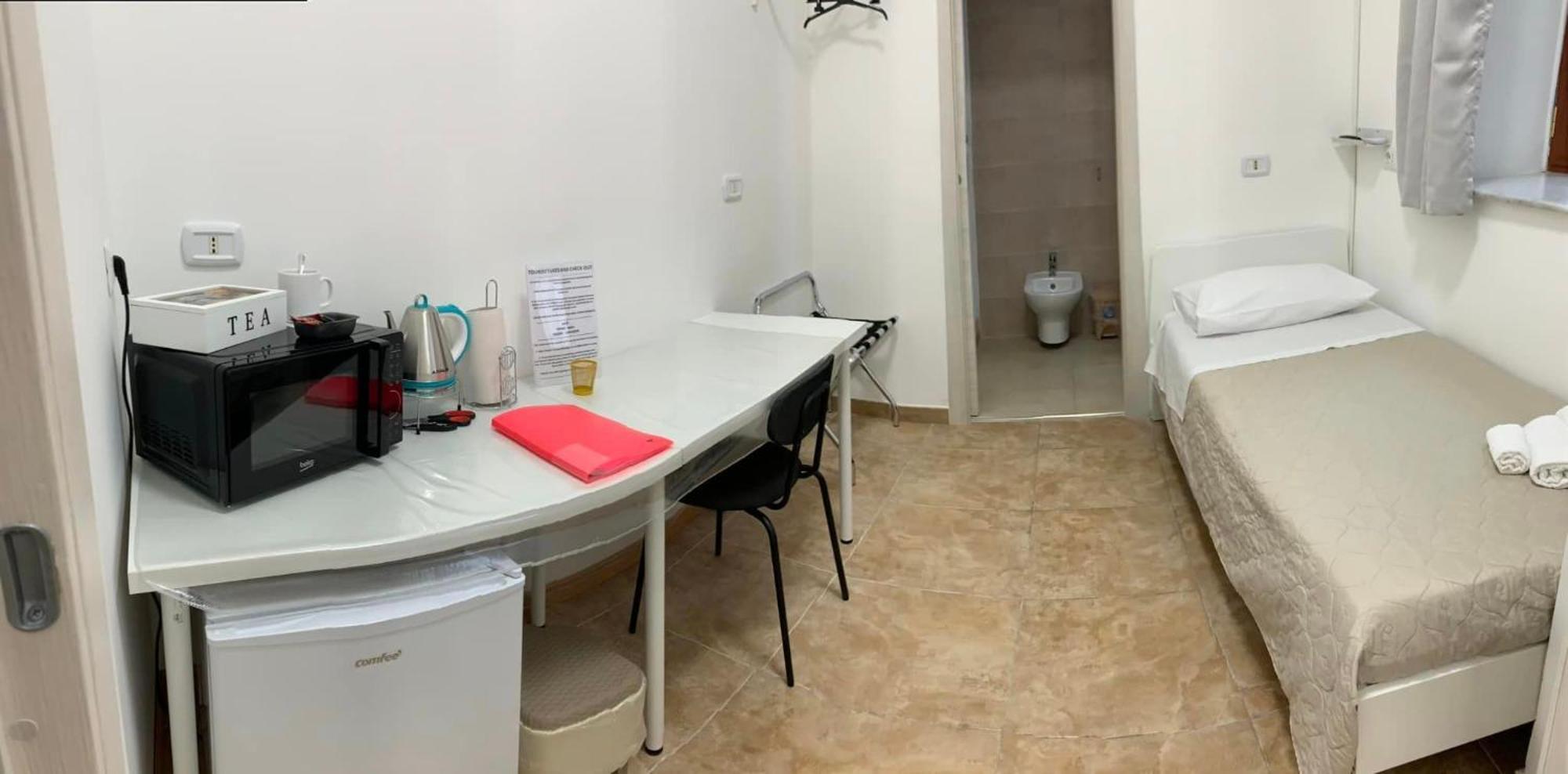 Guest house Miris Fast And Comfortable With Self Check In 8 Minutes Walk Near Airport Naples