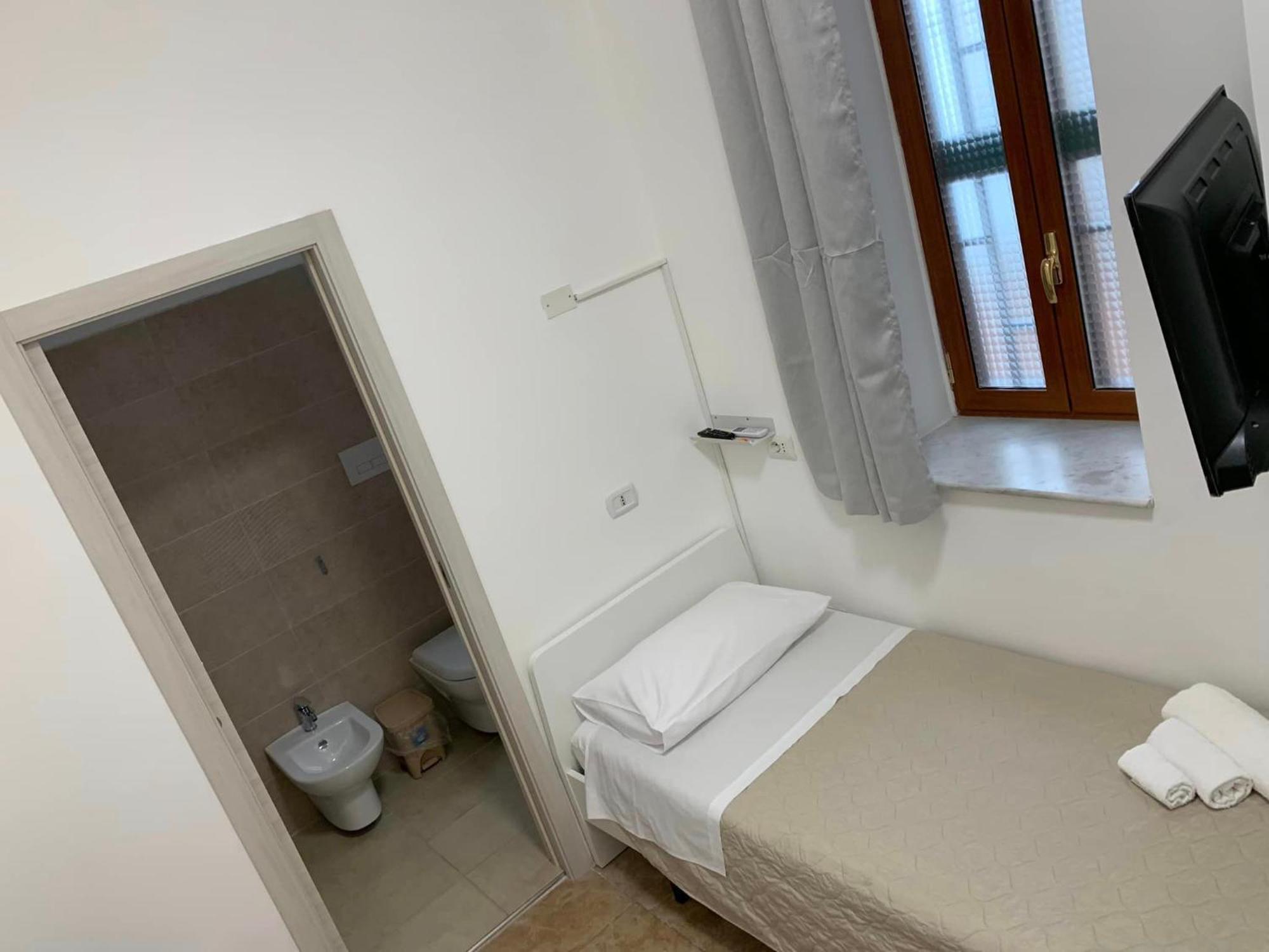 Guest house Miris Fast And Comfortable With Self Check In 8 Minutes Walk Near Airport *