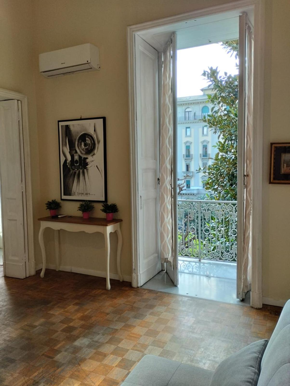 Amedeo Square Naples