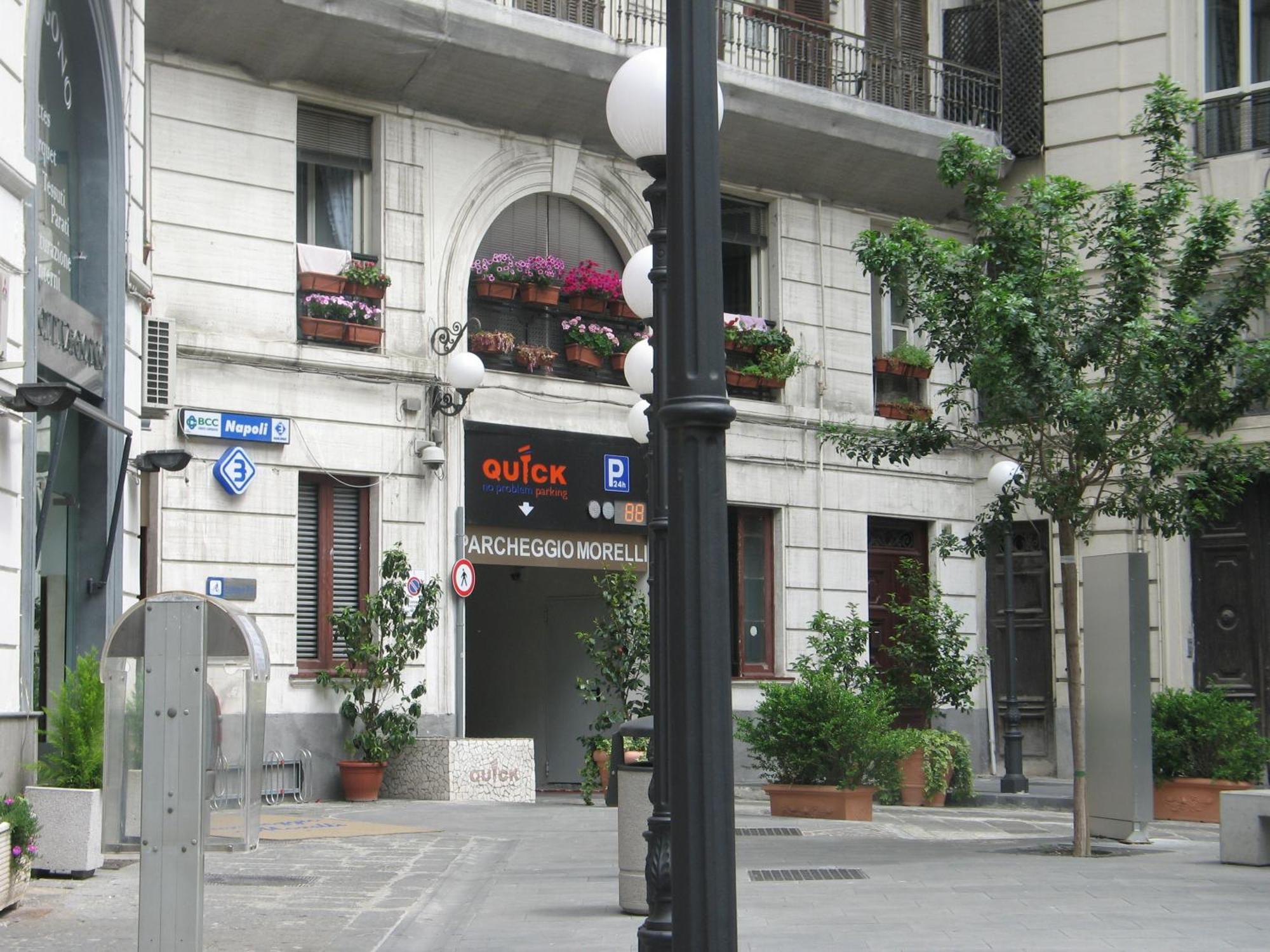 Bed & Breakfast Bed Morelli 49 , Chiaia Naples