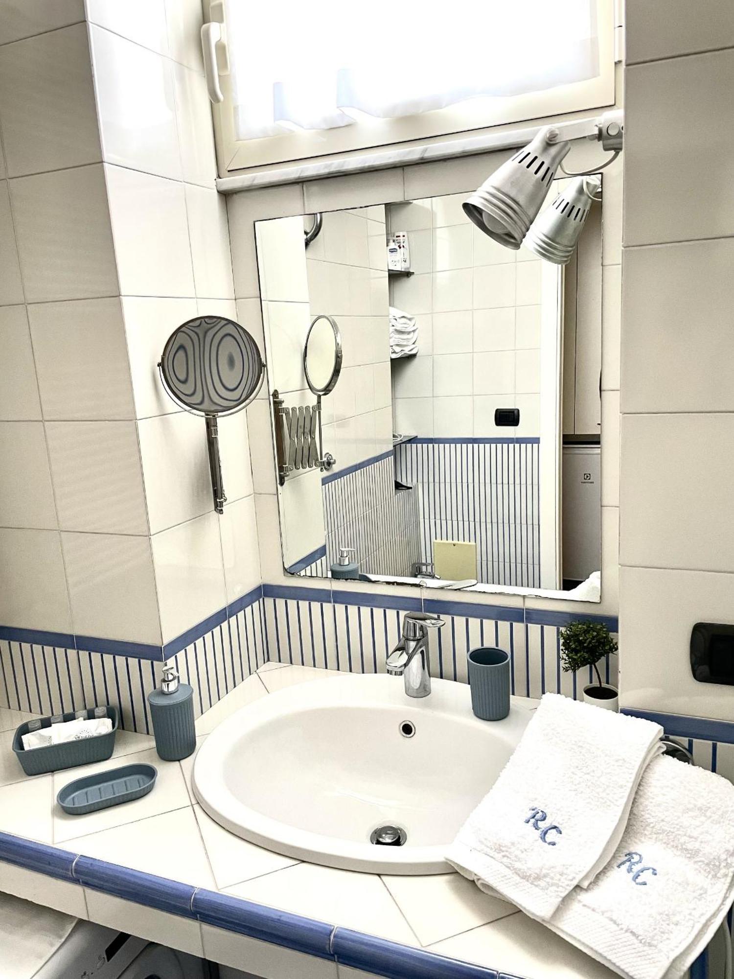 Bed & Breakfast Residenza Chiaia Naples