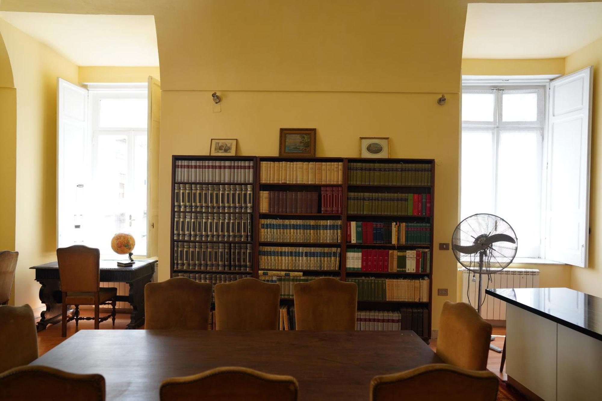 Apartment The Saint's Library Loft In Historical Palace *
