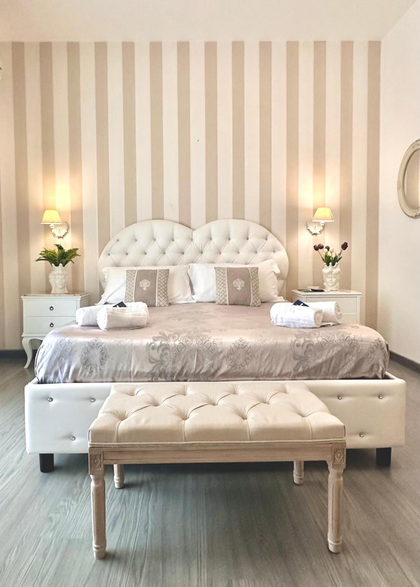 Palazzo Chiatamone Guest house Naples