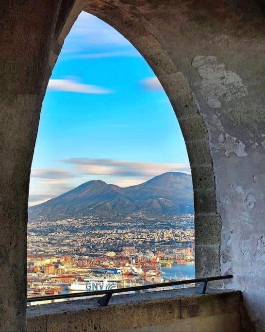 Apartment Panoramic, Metro Vomero - Elegante *