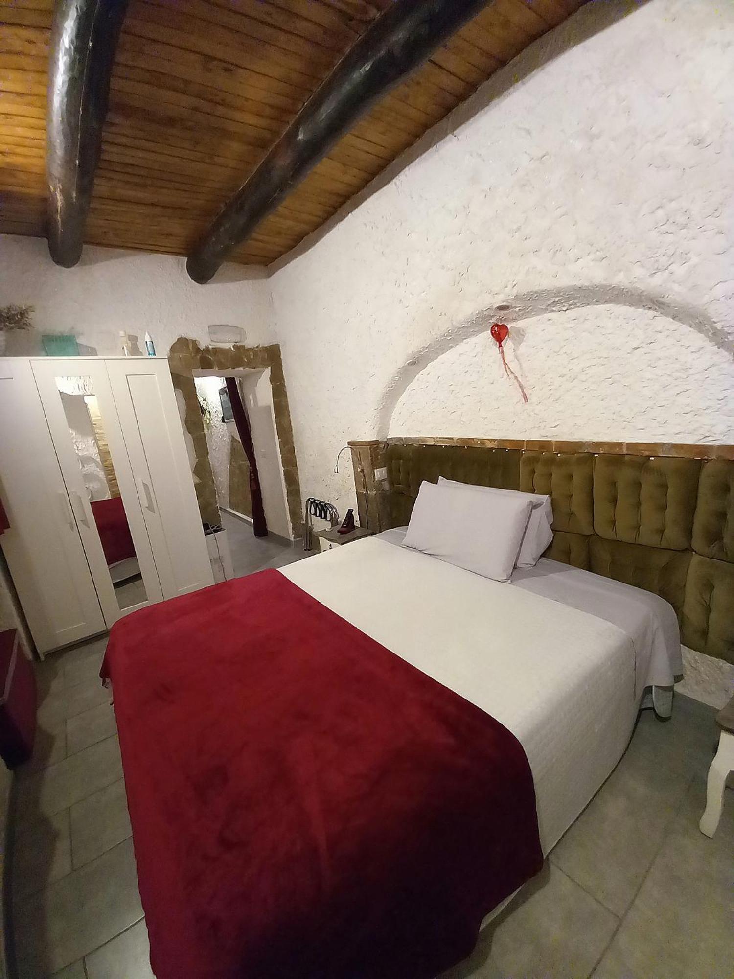La Grotta Holiday home *