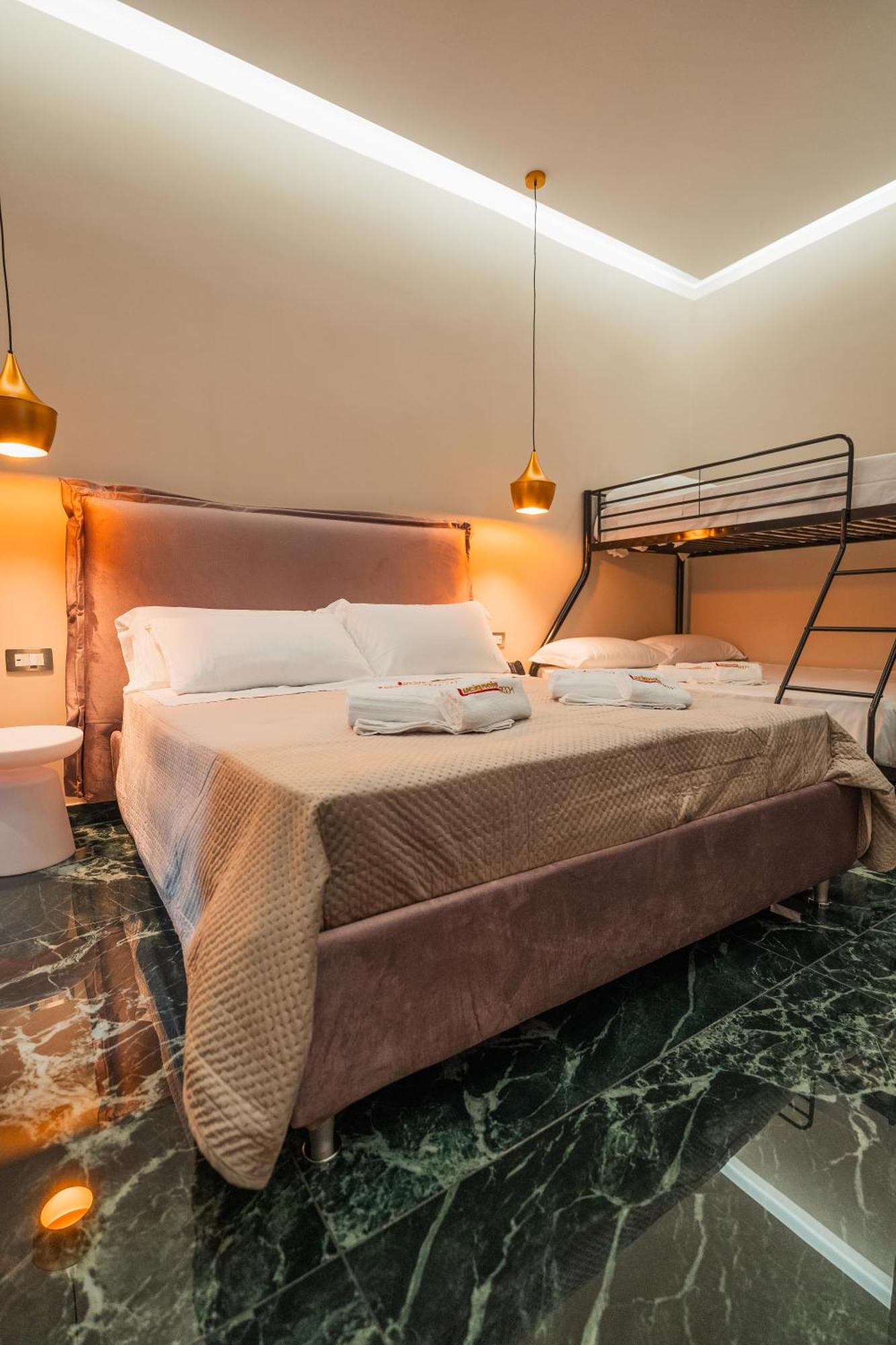 Lucignoloroom Stazione * Naples